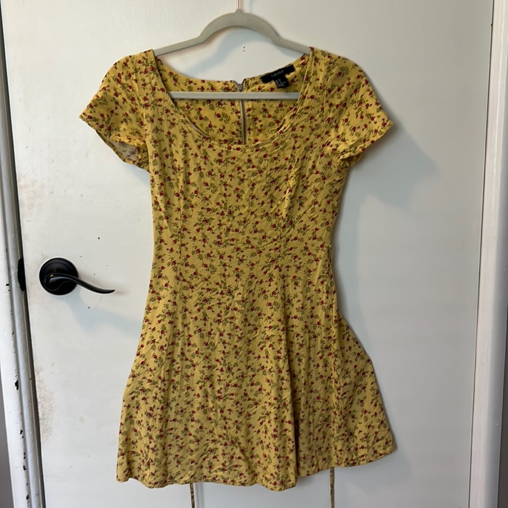 Forever 21 2010s flattering yellow sundress mini